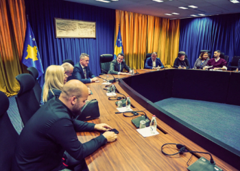 Kurti e Rashiqi takojnë pjesëtarët e komunitetit goran, flasin për brengat e punësimit