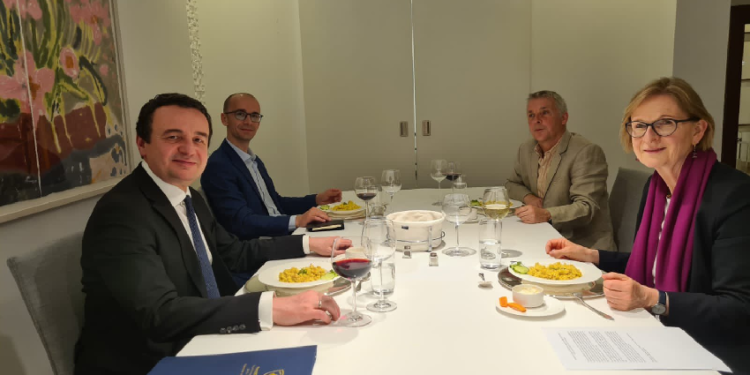 Rohde tregon se çfarë diskutuan në darkën me Kurtin dhe Schutz