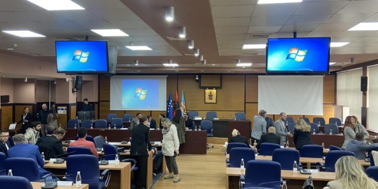 VV në Prishtinë: Banesat e dedikuara për rastet sociale iu dhanë zyrtarëve të LDK-së