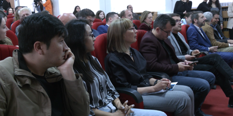 “Liria e shprehjes në kohën e çrregullimit informativ”