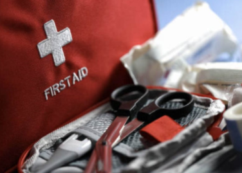 Ilaçet që duhet të marrësh patjetër kur shkon me pushime