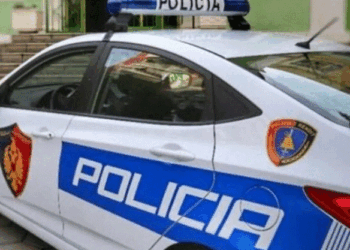 Një person vret motrën e gruas me sëpatë në Elbasan