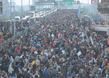 Mijëra njerëz protestojnë në Beograd kundër dhunës