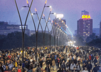 Disa protestues në Beograd e kaluan natën në bllokadë të autostradës