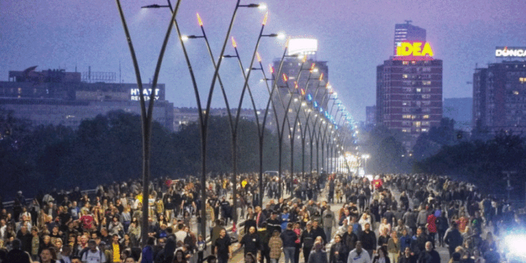 Disa protestues në Beograd e kaluan natën në bllokadë të autostradës