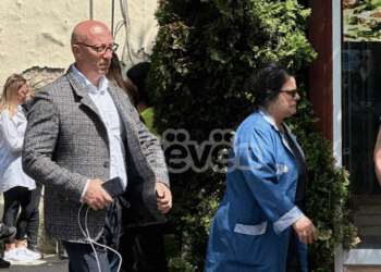 Numër i vogël i protestuesve serbë në Zveçan, po i’u prijnë Rakiq e Simiq