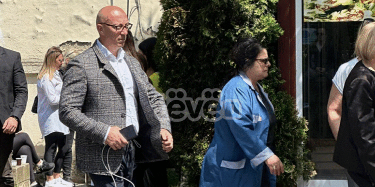 Numër i vogël i protestuesve serbë në Zveçan, po i’u prijnë Rakiq e Simiq