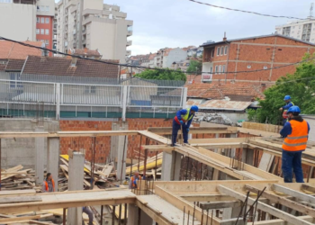 Inspekcioni rrënon një objekt pa leje në Prishtinë