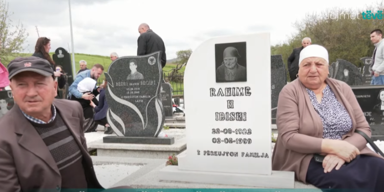 Familjarët kujtojnë të vrarët në masakrën e Studimes