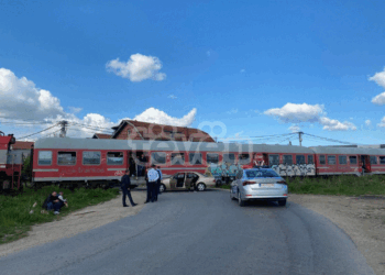 Treni godet veturën në hyrje të Prishtinës