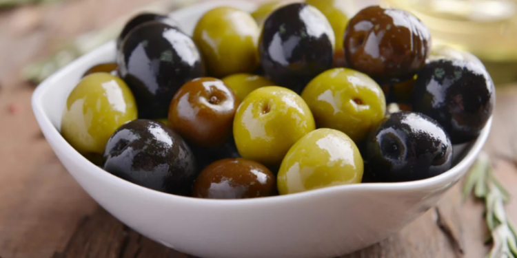 A mund t’ju ndihmojnë ullinjtë të humbisni peshë?