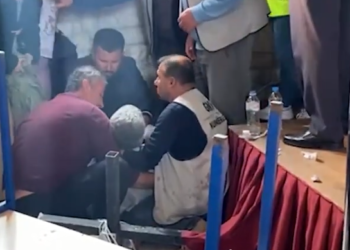 Rrëzohet nga platforma komisionri në Finiq, ndërpritet numërimi