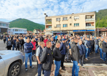 Sirena alarmi në Zubin Potok