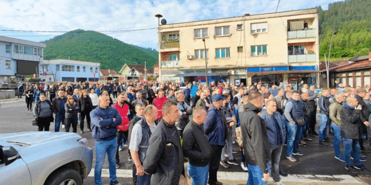 Sirena alarmi në Zubin Potok