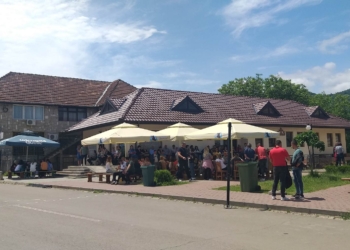 Situatë e qetë në Leposaviq, pak protestues para komunës