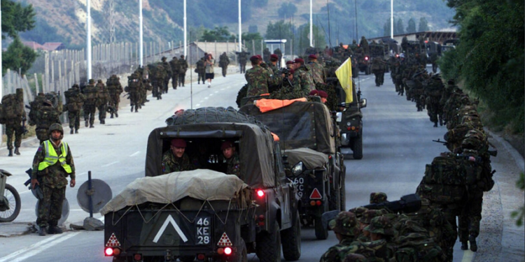 Pritja e paqeruajtësve nga qytetarët e Kosovës