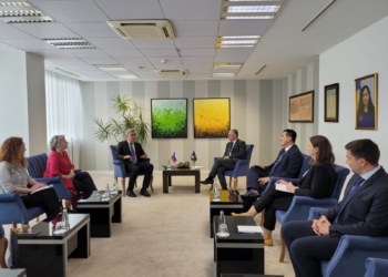 Bislimi pret në takim një delegacion të Sllovenisë, diskutohet për zhvillimet e fundit në veri