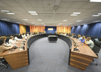 Kurti u tregon studentëve nga Amsterdami për zhvillimet e fundit në vend