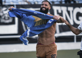 Krasniqi kualifikimin në gjysmëfinale feston me flamurin e Kosovës