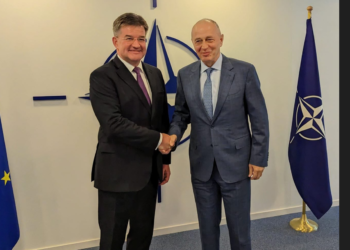 Lajçak takohet me numrin 2 të NATO-s: Të de-përshkallëzohet menjëherë situata në veri