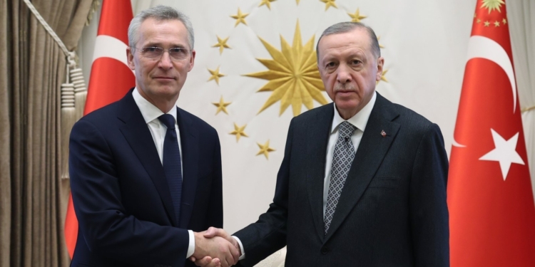 Stoltenberg falënderon Erdoganin për vendimin për të dërguar trupa në veri të Kosovës