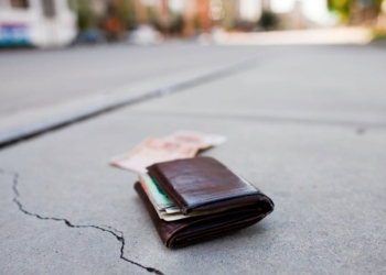 Qytetari nga Peja dorëzon në Polici kuletën e gjetur me 600 euro