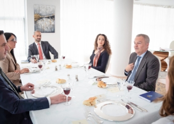 Abdixhiku takohet me ambasadorin italian: Institucionet të bashkëpunojnë me aleatët