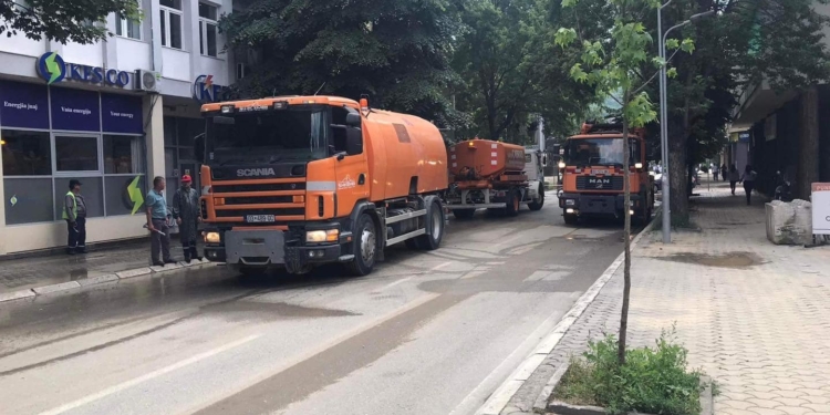 Komuna e Pejës u kërkon qytetarëve që sot t’i kufizojnë lëvizjet me vetura në qytet