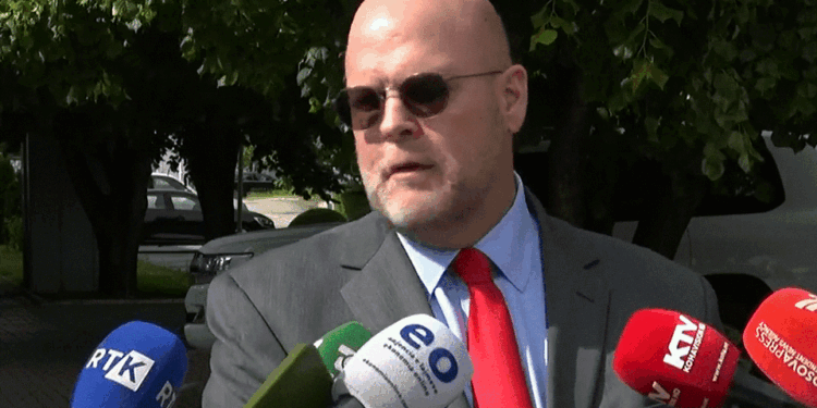 Hovenier pas takimit me Kurtin: De-eskalimi i situatës në veri, urgjencë