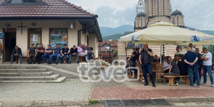 Vazhdojnë protestat e serbëve lokal, situatë e qetë në veri