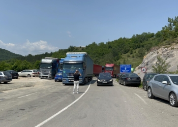 Sot pati kolona të gjata në Jarinjë e Bërnjak