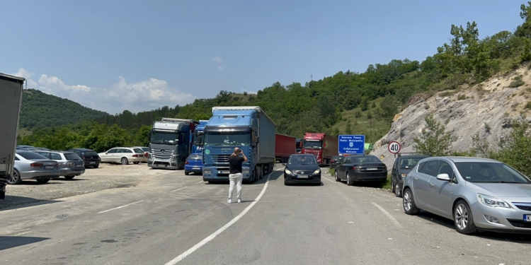 Sot pati kolona të gjata në Jarinjë e Bërnjak