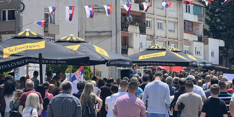 Protestuesit në veri kërkojnë lirimin e personave që sulmuan gazetarët