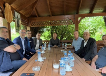 Haxhiu për Kurban Bajram viziton familjen e Thaçit dhe Veselit