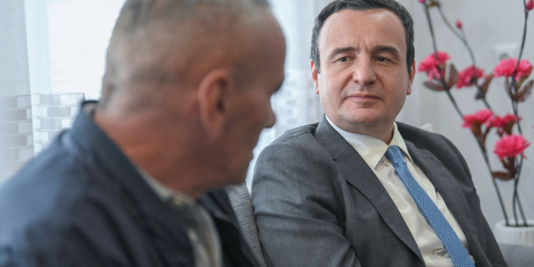 Në ditën e Bajramit, Kurti vizitoi tre policët që ishin rrëmbyer nga Serbia