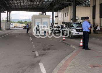 Tre policët e kidnapuar nga forcat serbe arrijnë në Kosovë