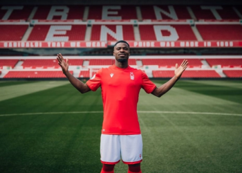 Aurier vazhdon bashkëpunimin me Nottinghamin