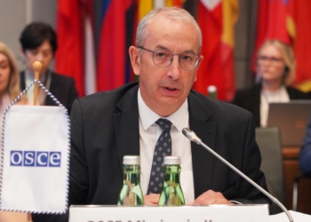 Davenport: S’mund të ketë normalitet pa pjesëmarrjen e serbëve të Kosovës në institucione