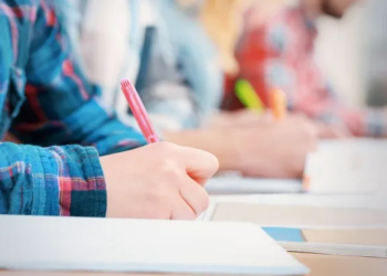 Sot mbahet provimi i maturës në Kosovë