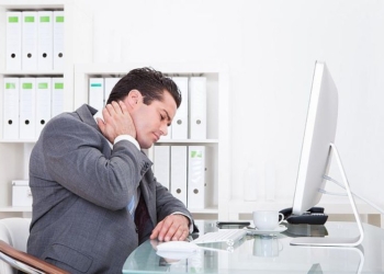 Problemet shëndetësore që shkakton puna në zyrë