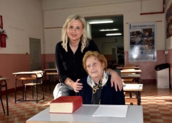 90-vjeçarja italiane i nënshtrohet provimit të maturës