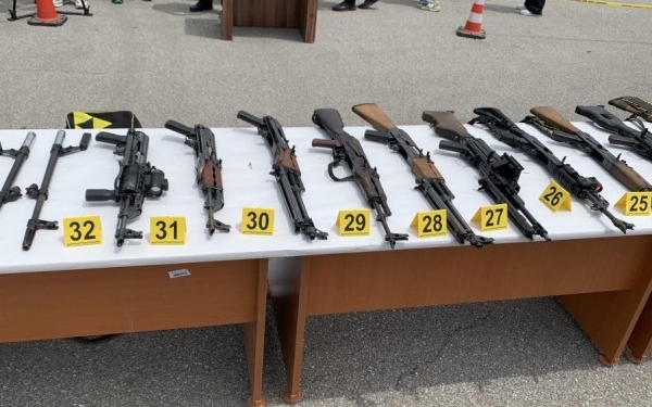 Ekspozohet armatimi i konfiskuar në Zveçan