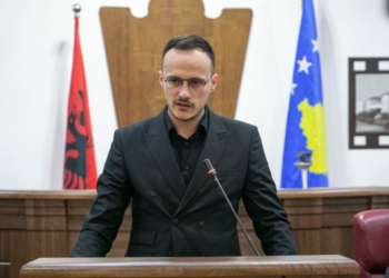 Hyseni thotë se punën e kryetarit mundesh me ushtru vetëm në objektin e komunës