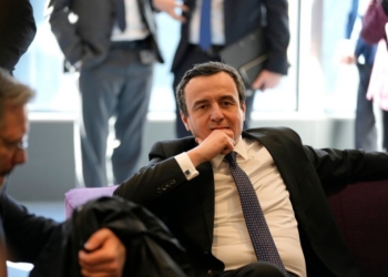 Mocion mosbesimi ndaj Qeverisë për të shmangur pasojat nga Perëndimi?