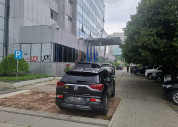 Kurti zhvilloi takim me ambasadorët e akredituar në Kosovë