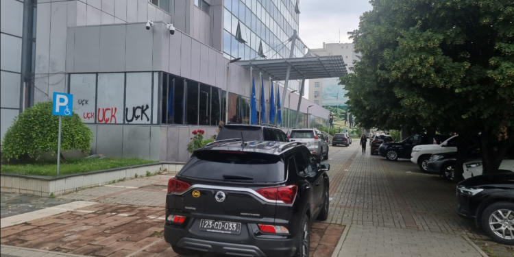 Kurti zhvilloi takim me ambasadorët e akredituar në Kosovë