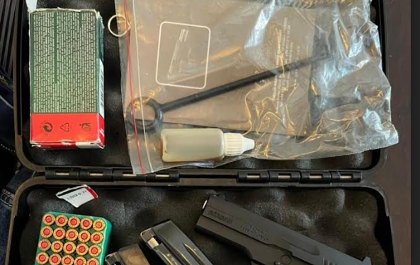 Arrestohet dy persona të dyshuar për fajde, sekuestrohen para dhe armë zjarri