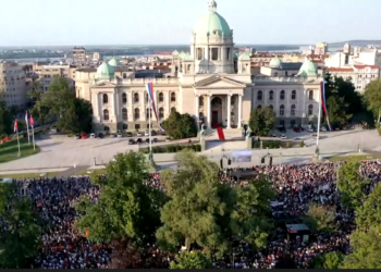 Vela komenton protestën e qetë në Beograd: Kështu duken kur s’i organizon Vuçiqi