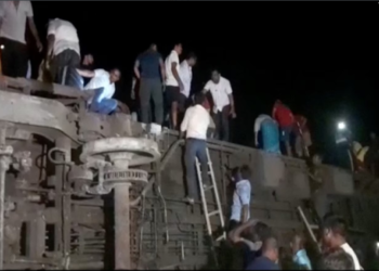 Përplasen trenat në Indi, 50 të vdekur dhe 300 të plagosur