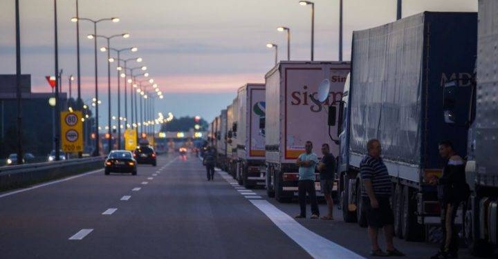 Kriza në veri, ekspertët: Po dëmtohen bizneset në eksport e import